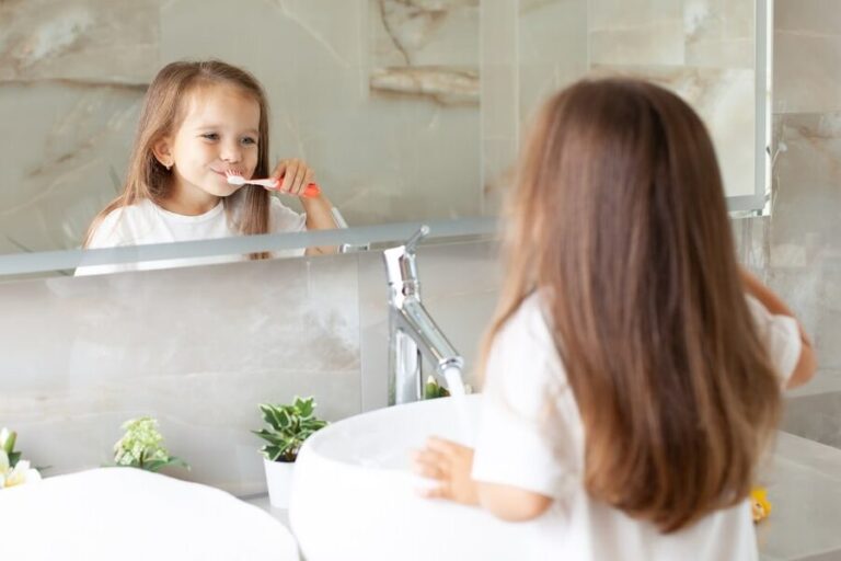 À quel âge adapter la salle de bain au style Montessori ?