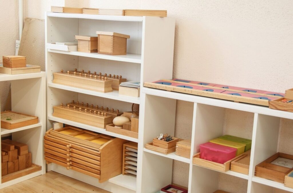 Comment choisir le meilleur meuble perles Montessori ?