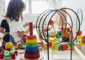 Comment choisir une table d'activité Aubert pour votre enfant ?
