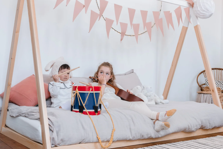 Quel lit de voyage Montessori choisir pour son enfant ?
