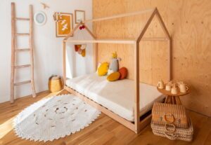 Quelle essence de bois choisir pour un lit cabane Montessori ?