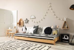 Quelle taille de lit choisir pour une chambre bébé Montessori ?