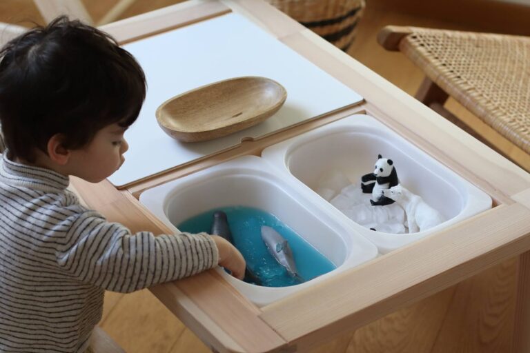 Table d'activités d'eau Montessori : comment la préparer ?