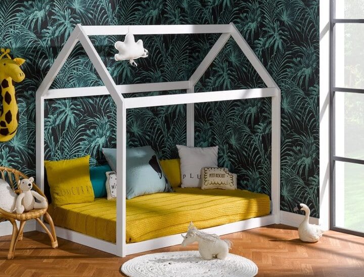 À quel âge retirer la barrière du lit bébé Montessori ?