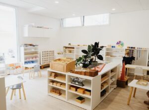 Aménager une classe Montessori : quels meubles choisir ?