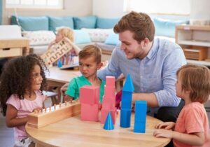 Devenir éducateur Montessori 0-3 ans : le guide du Nido