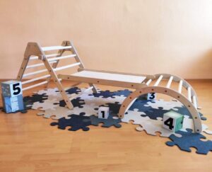 Pourquoi choisir un triangle de Pikler pour votre bébé ?